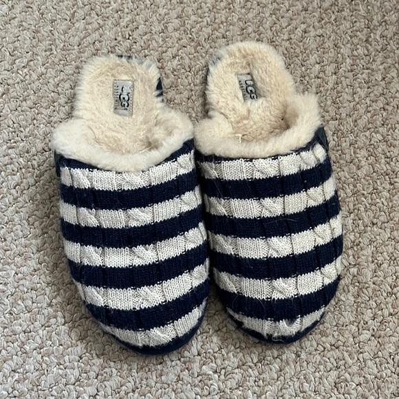 Ugg Slippers - Picture 1 of 5